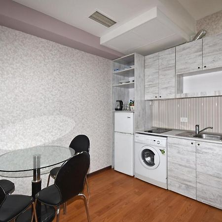 Armenak Apartment No 8, Abovyan Street Єреван Екстер'єр фото
