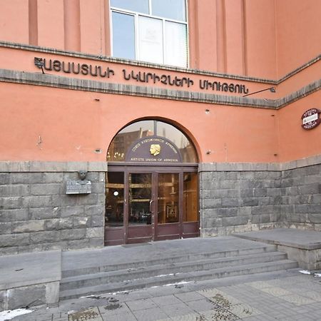 Armenak Apartment No 8, Abovyan Street Єреван Екстер'єр фото
