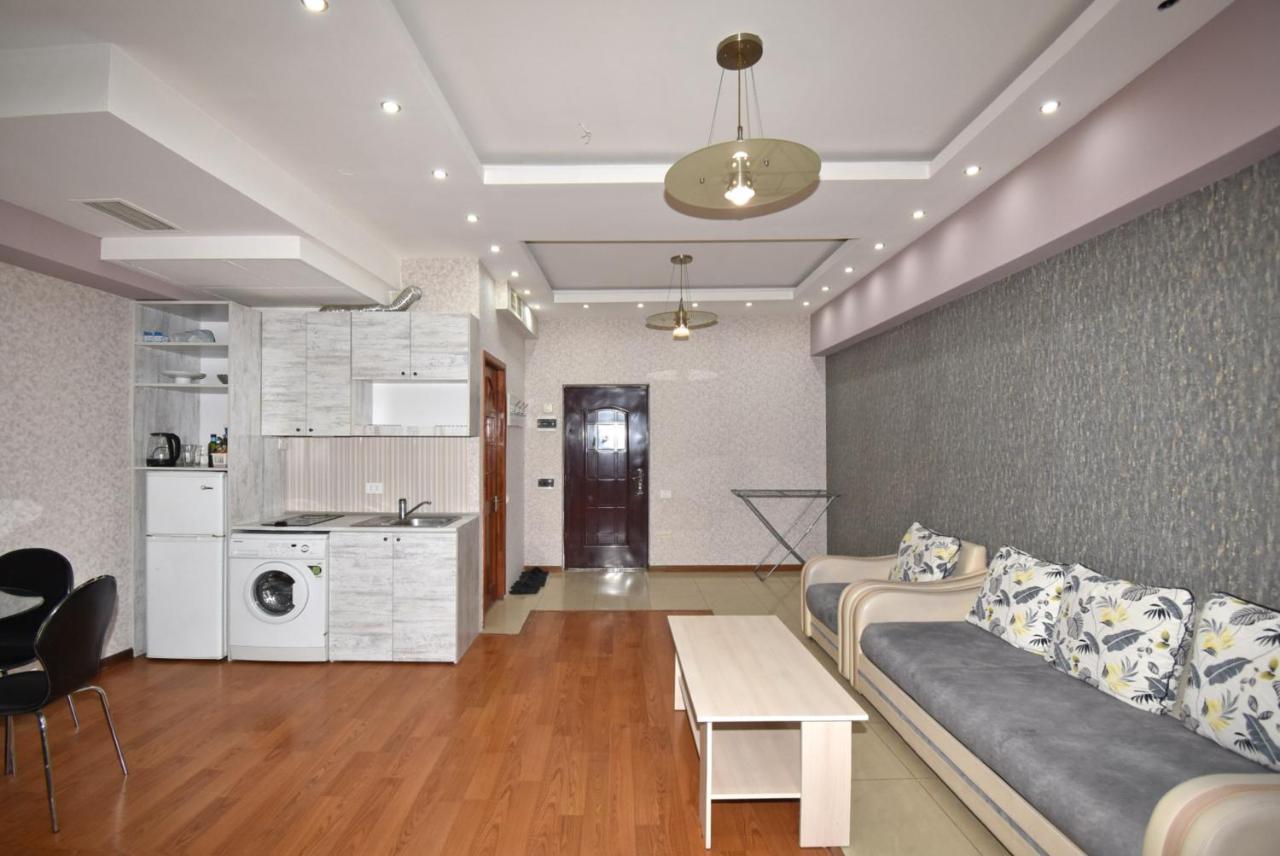 Armenak Apartment No 8, Abovyan Street Єреван Екстер'єр фото