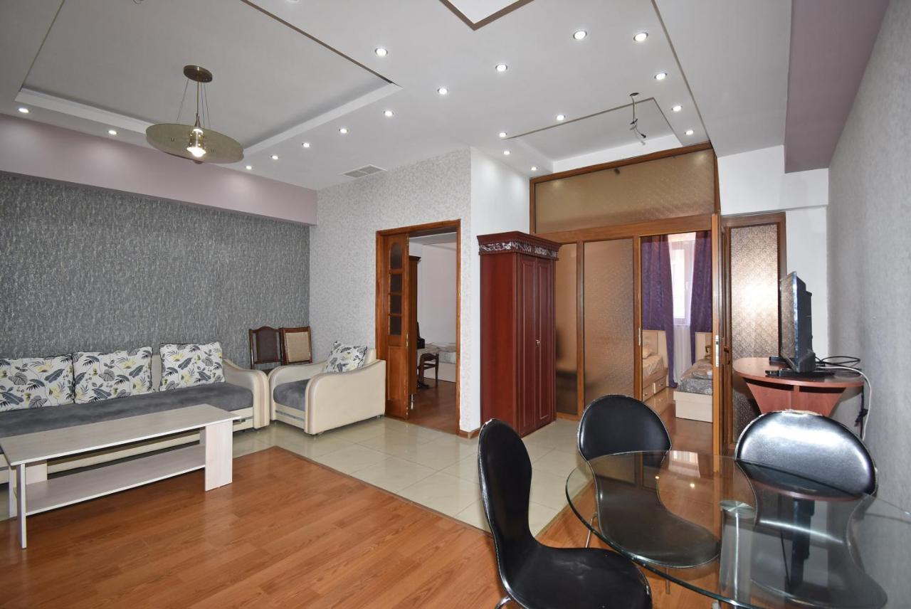 Armenak Apartment No 8, Abovyan Street Єреван Екстер'єр фото