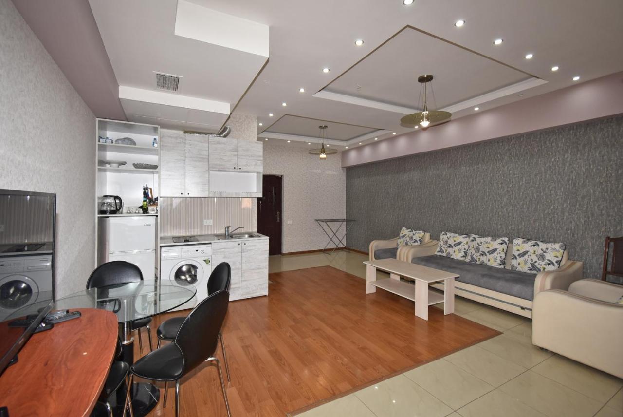 Armenak Apartment No 8, Abovyan Street Єреван Екстер'єр фото