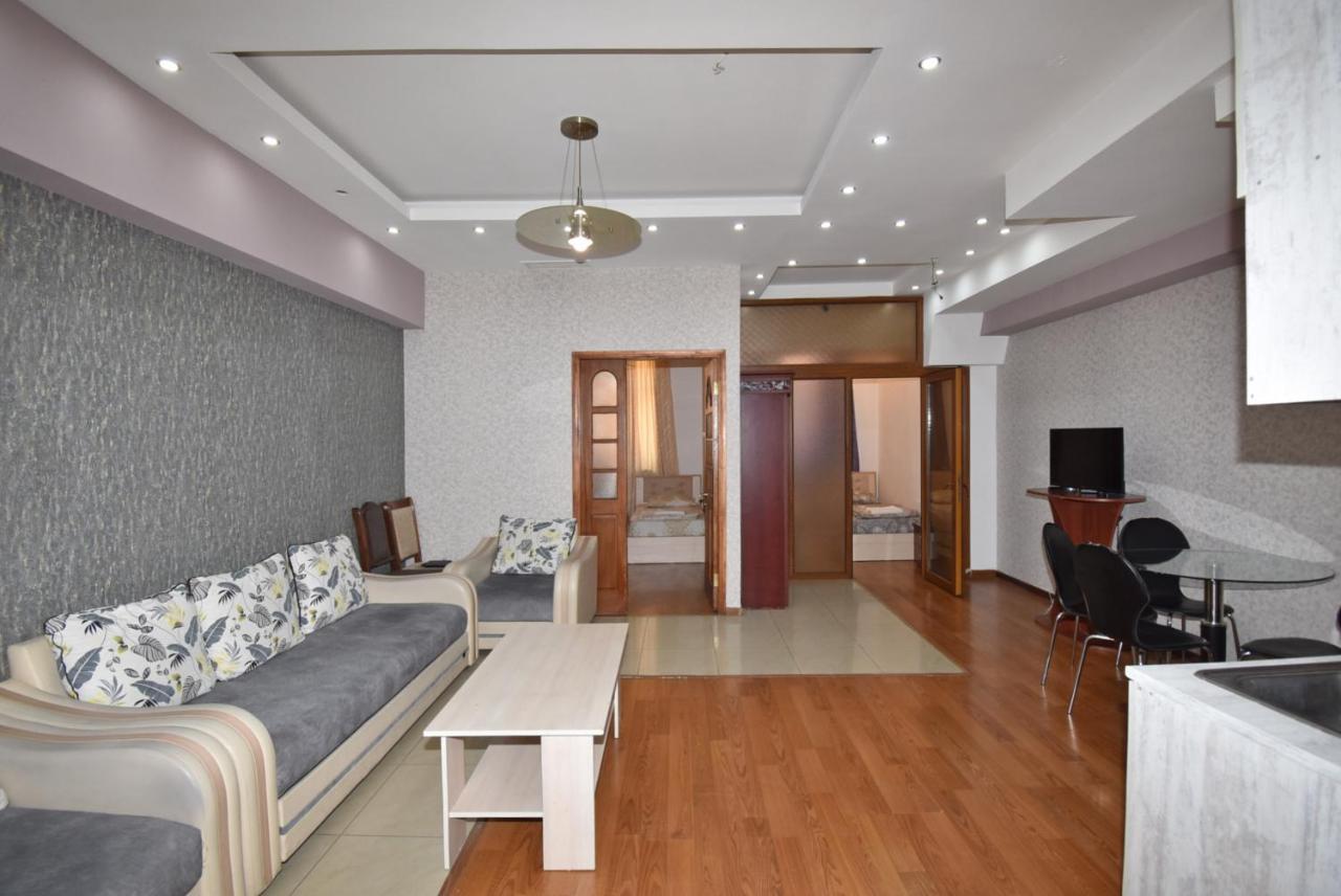 Armenak Apartment No 8, Abovyan Street Єреван Екстер'єр фото