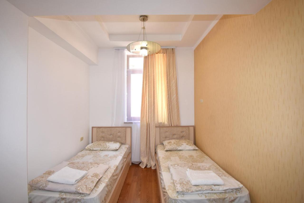 Armenak Apartment No 8, Abovyan Street Єреван Екстер'єр фото